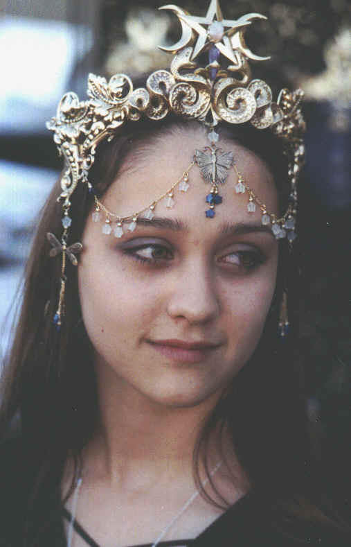 crown floral dangels model 1.jpg (489841 bytes)