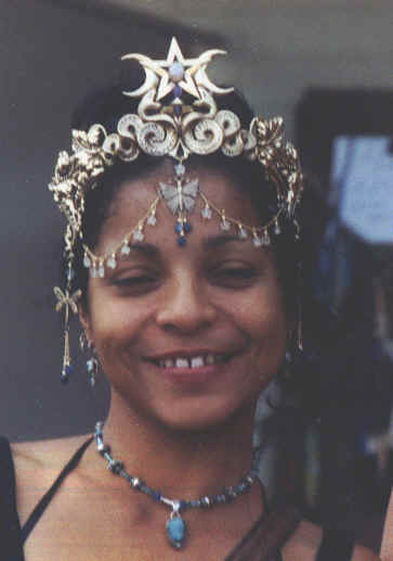 crown floral dangels model 3.jpg (234474 bytes)